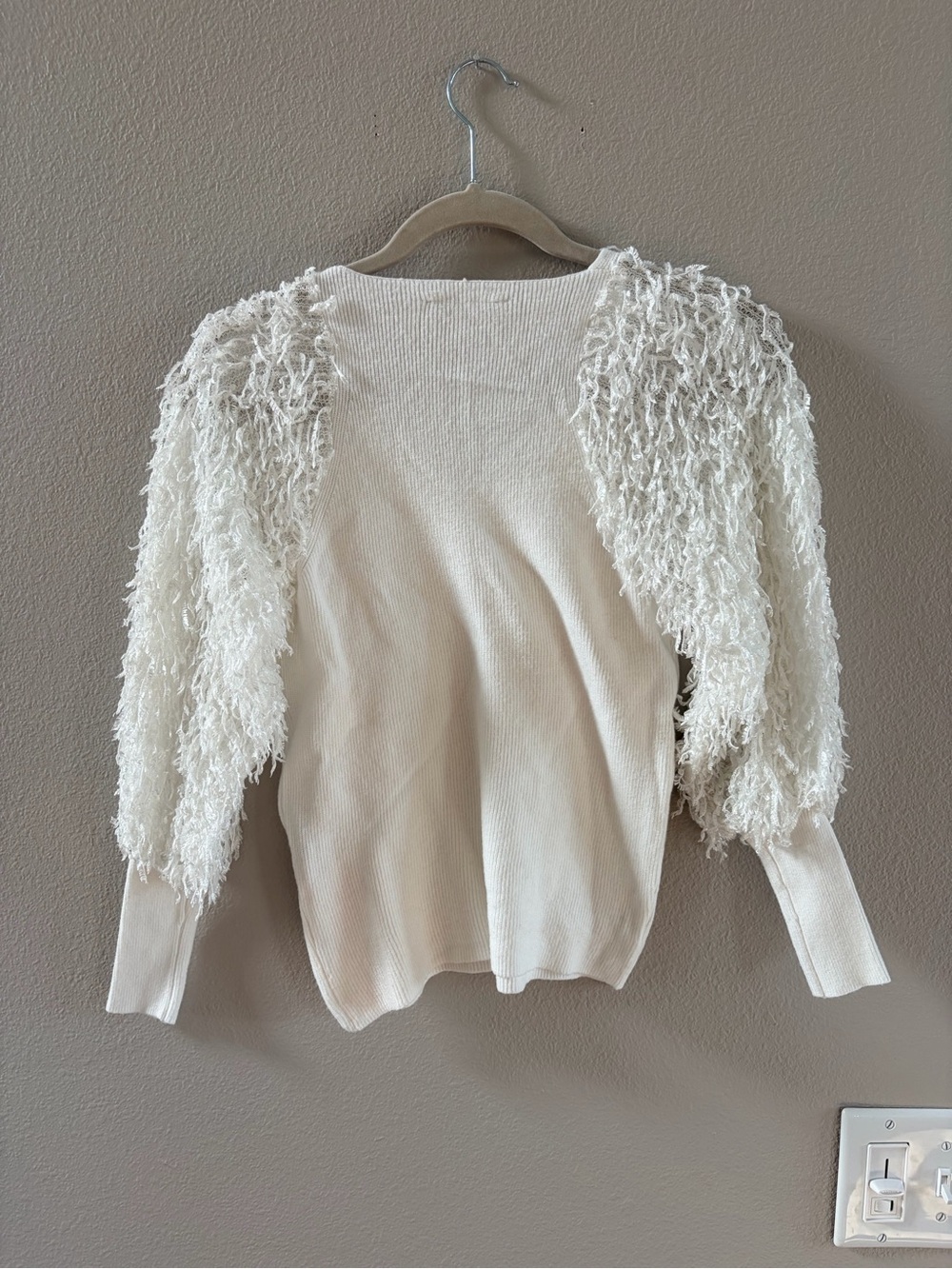 Sioni White V-Neck Sweater with Textured Fringe Sleeves XS - Picture 4 of 6